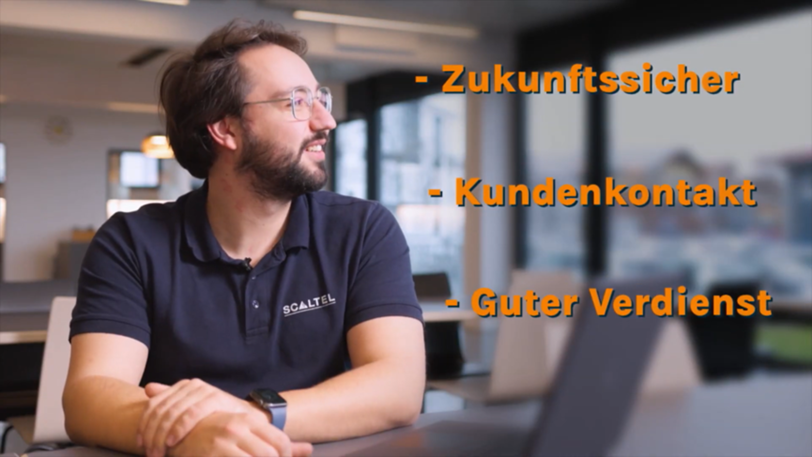 In diesem Video stellt Daniel die Ausbildung zur Fachinformatikerin oder zum Fachinformatiker im Bereich Systemintegration vor.