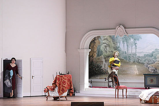 Bühnenbild aus der Oper „Le Nozze di Figaro“. Foto: Bayerische Staatsoper/Wilfried Hösl.