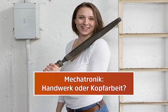 Motiv: Elena hält eine meterlange Feile. Frage: Mechatronik: „Handwerk oder Kopfarbeit?“