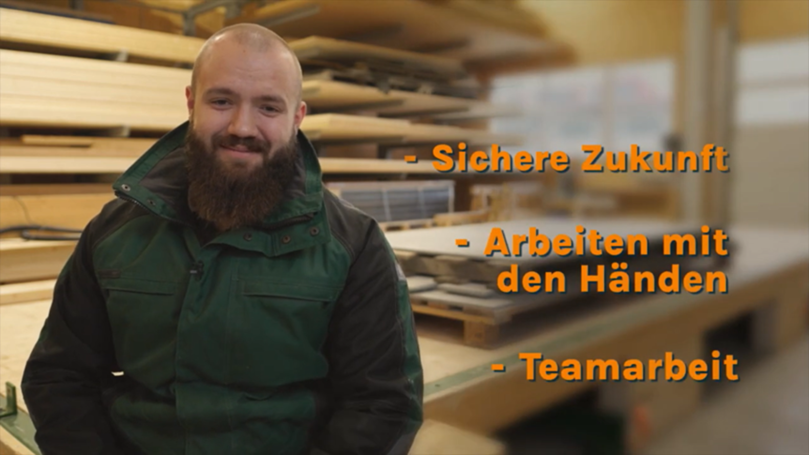 In diesem Video stellt Jonas die Ausbildung zur Zimmerin oder zum Zimmerer vor.